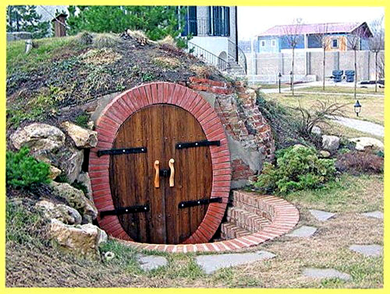 Полузаглублённый погреб