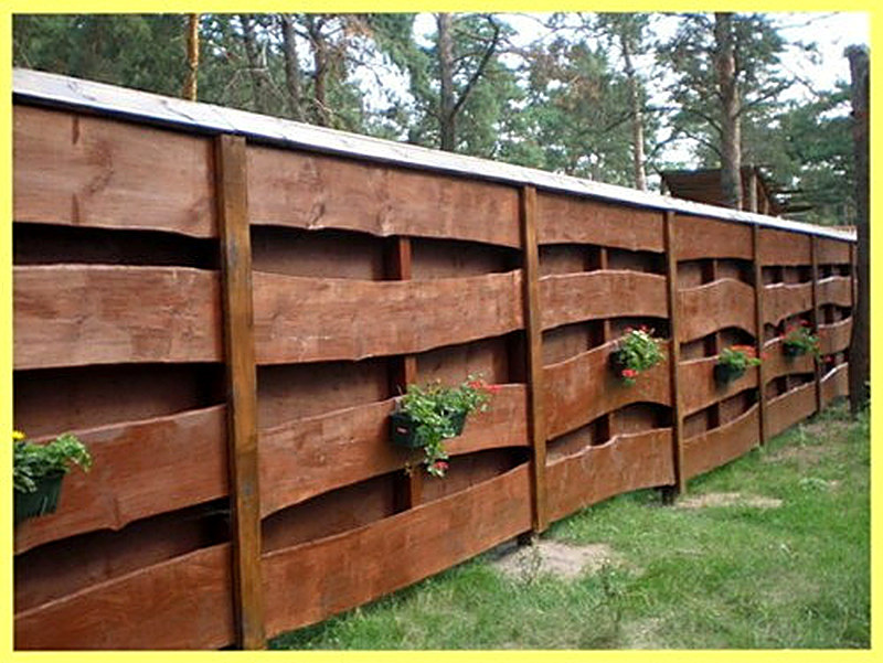 Красивые деревянные заборы для дачи фото