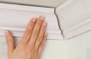 Как клеить потолочный плинтус к натяжному потолку