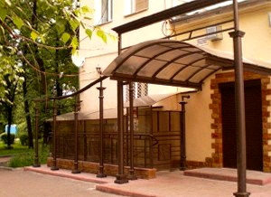 Козырьки для зданий из поликарбоната