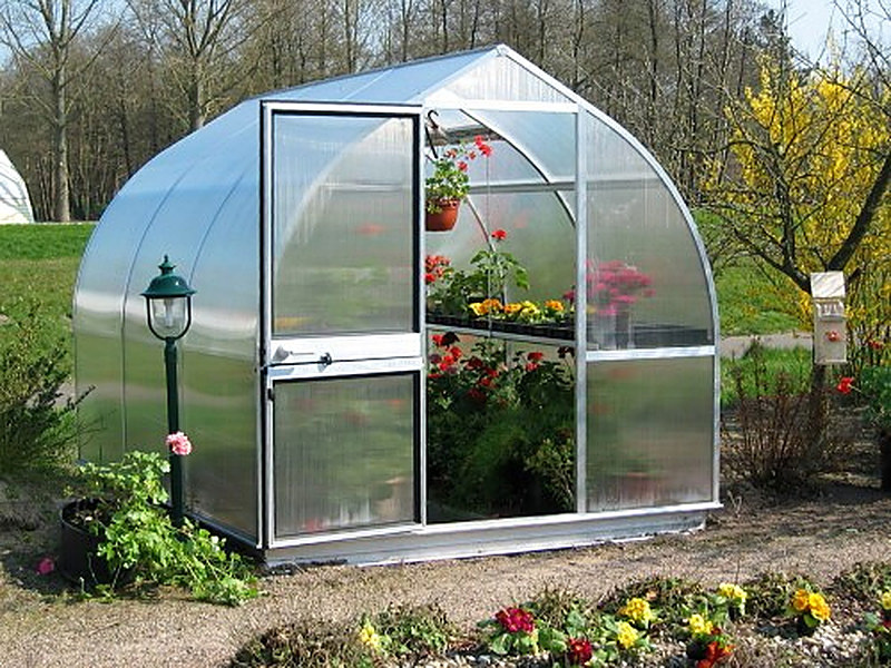 Как построить теплицу из поликарбоната своими руками