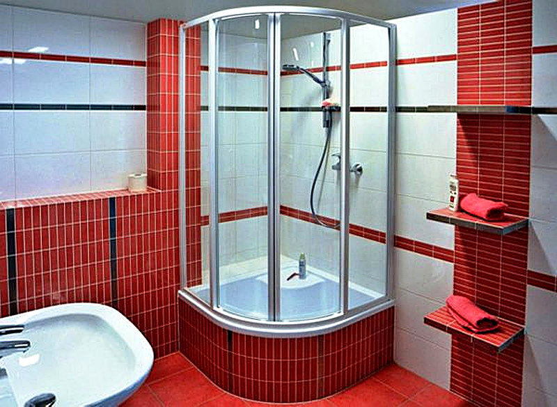 Основные виды поддонов для душевых кабинок