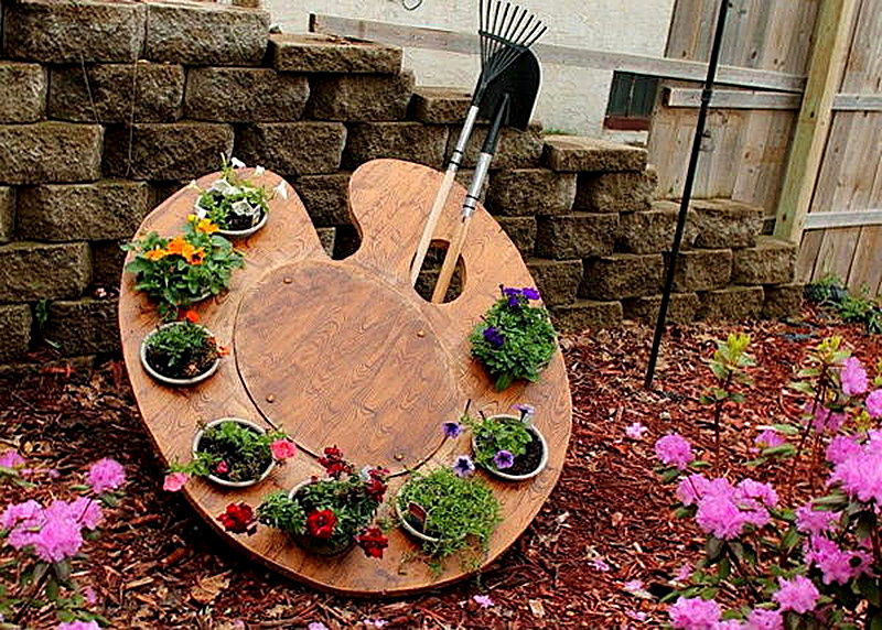 Делаем клумбу в виде палитры