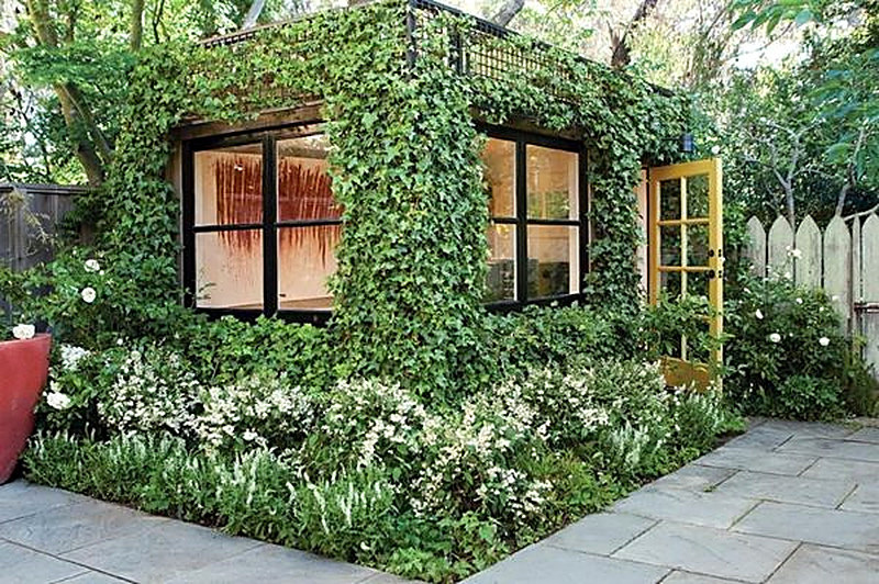 Домик для детей из зелени