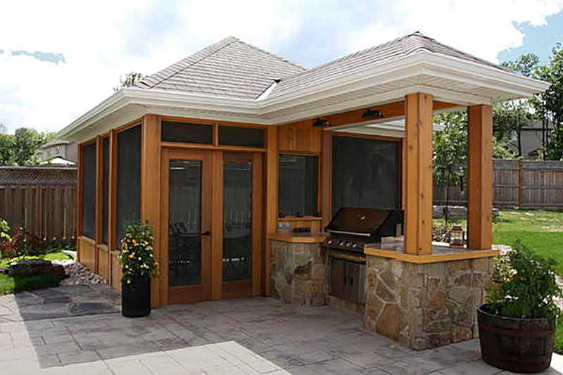 Закрытые беседки с мангалом