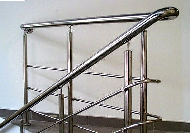 Хромированные перила для лестниц 