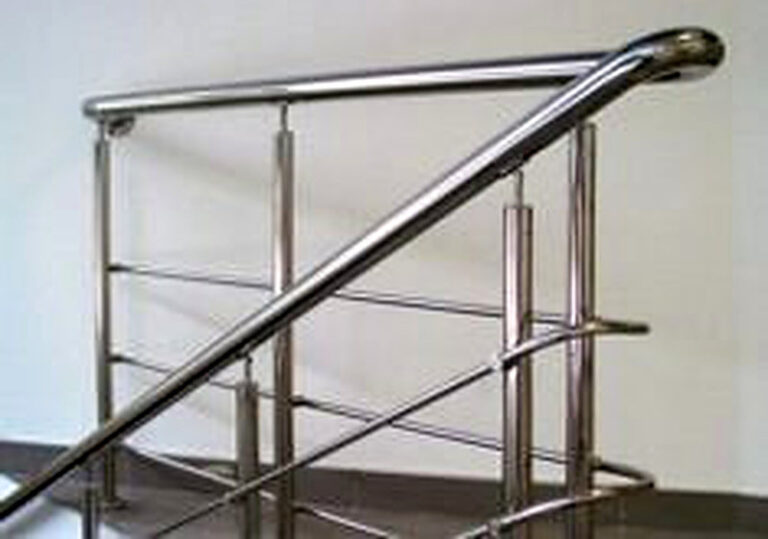 Хромированные перила для лестниц