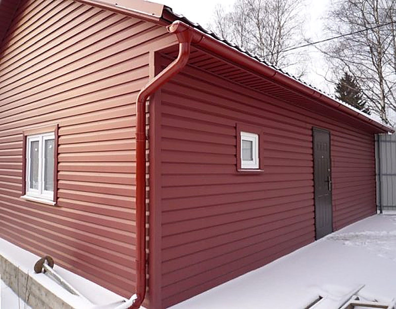 Преимущества отделки дома профнастилом