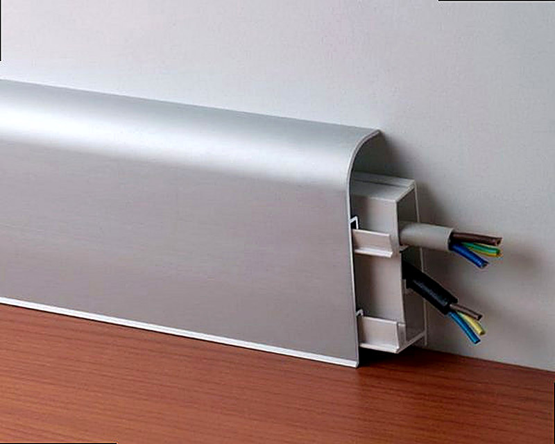 Металлические напольные плинтуса