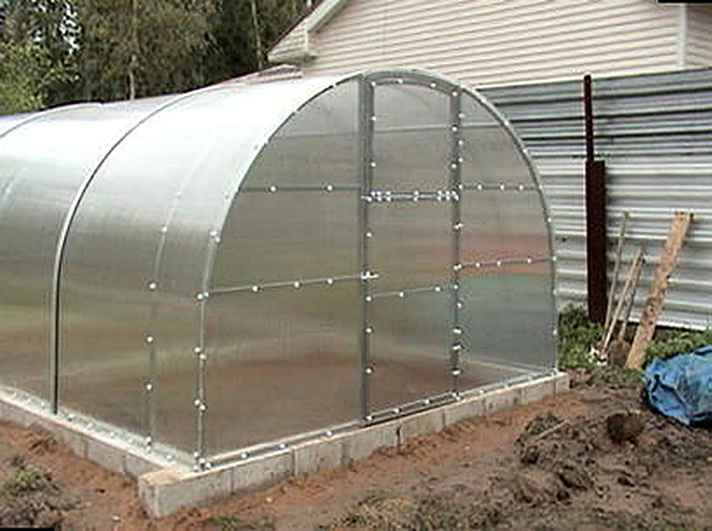 Фундамент для теплицы из блоков