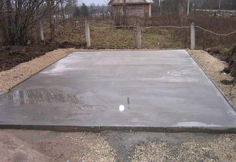 Монолитный плитный фундамент под теплицу