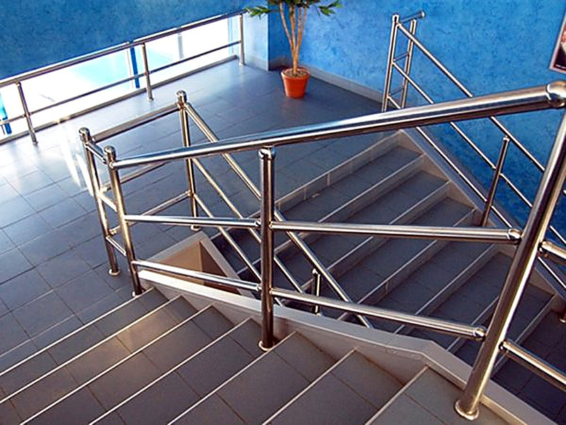 Установка перил из нержавеющей стали цена