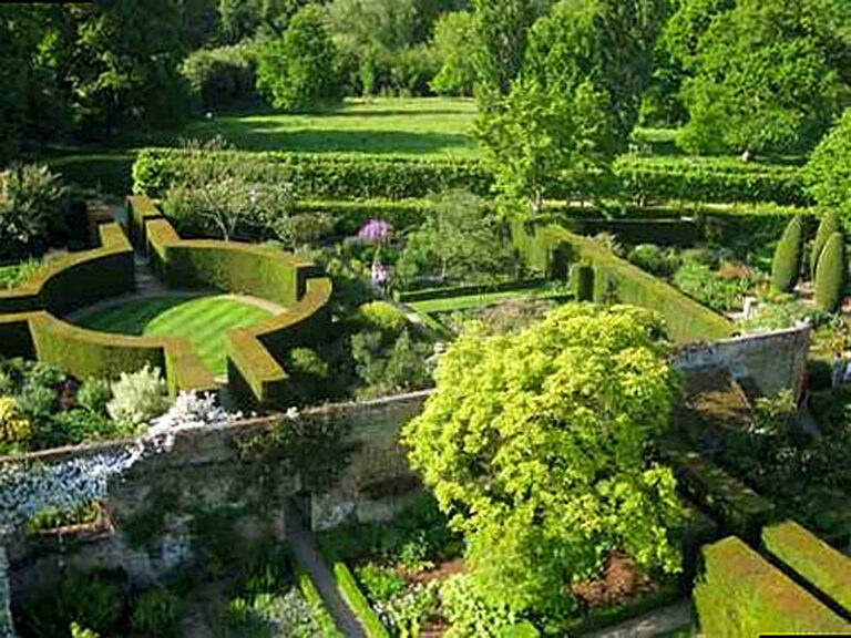 Как разбить сад на участке